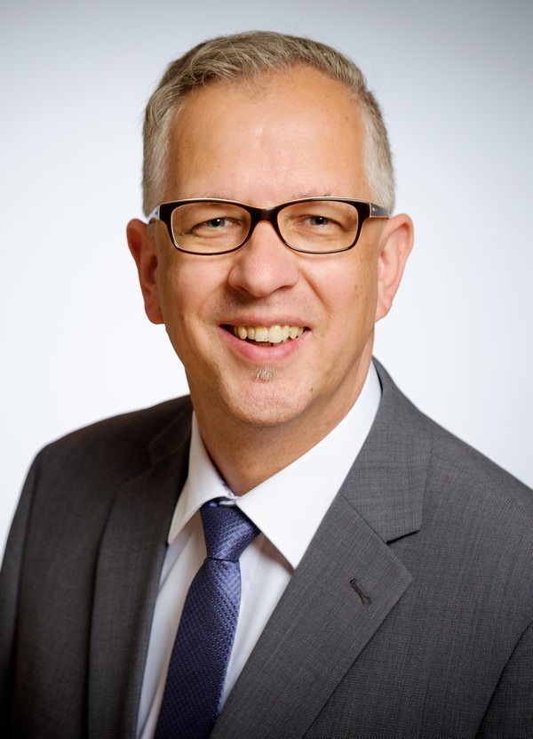 Portraitfoto von Herrn Voss